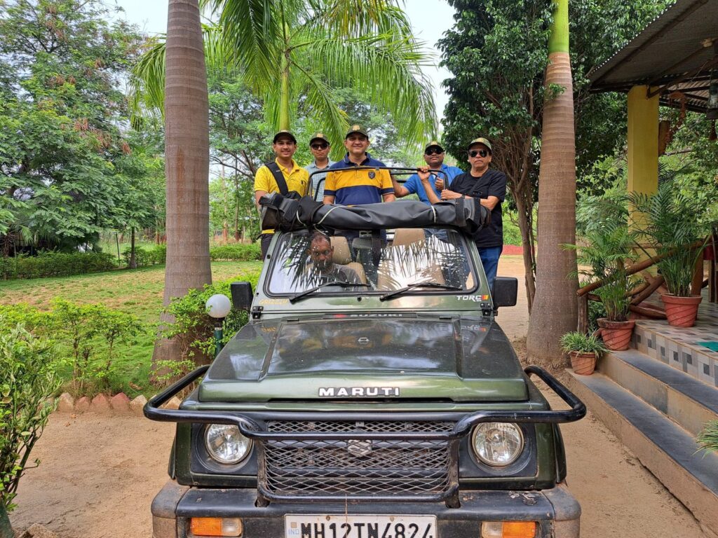Safari Lab guests in Nagzira